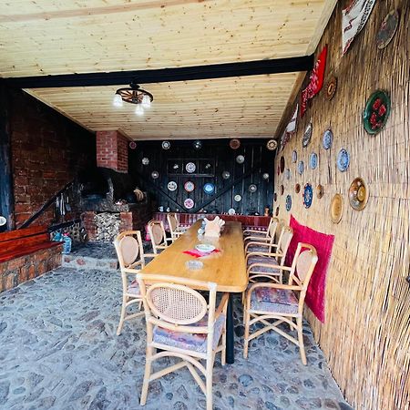 Villa Casa De Sub Hora Zărneşti Exterior foto
